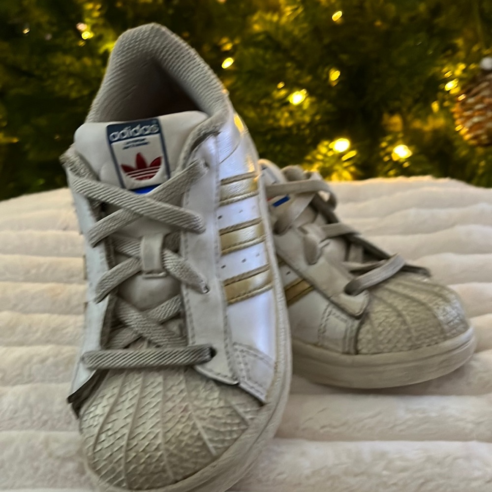 Kids adidas superstars